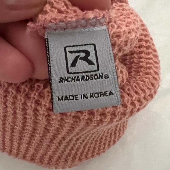 Eva Shockey blush coloured toque. - Picture 3 of 6